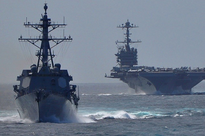 Cận cảnh chiến hạm Mustin của Mỹ vừa đi sát Đá Vành Khăn ở Biển Đông